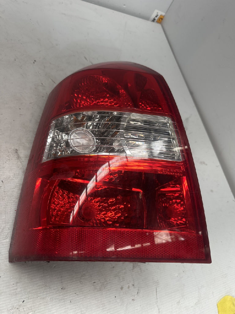 Lh Tail Light photo 2