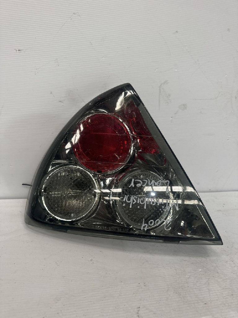 Lh Tail Light photo 2