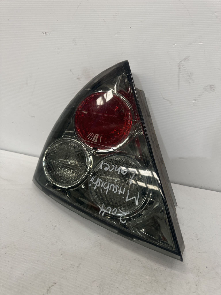 Lh Tail Light photo 3