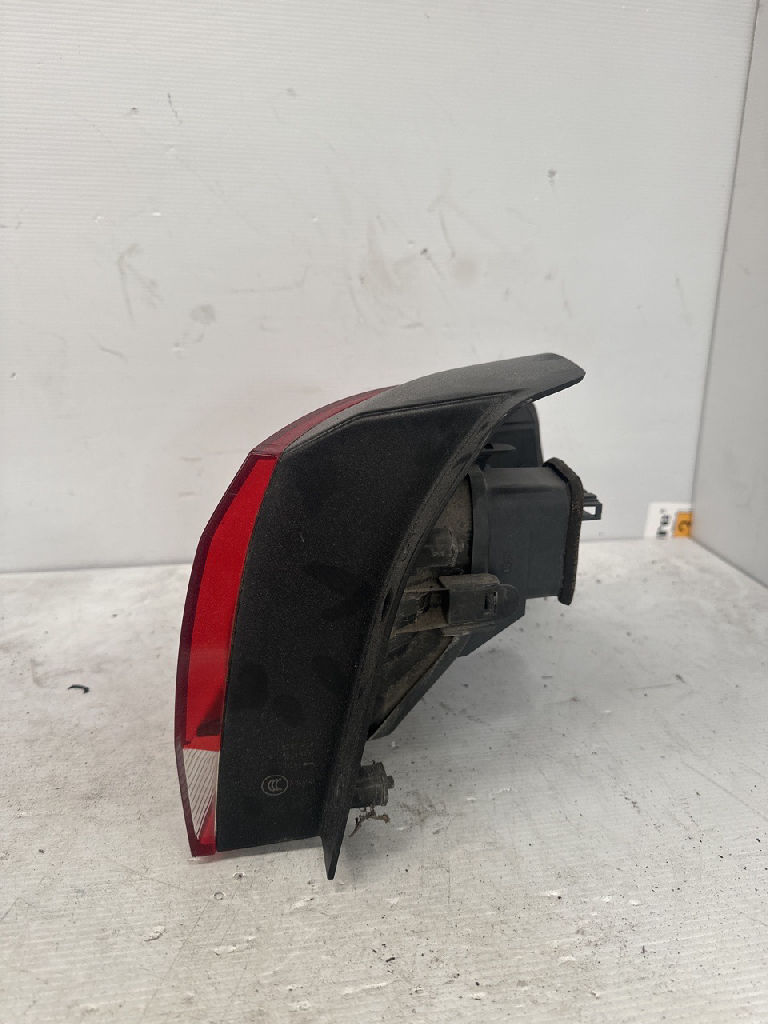 LH TAIL LIGHT photo 2