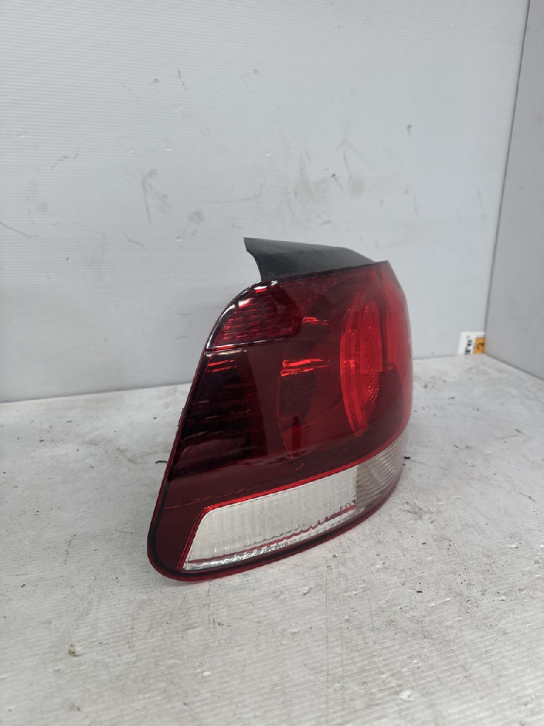 LH TAIL LIGHT photo 4