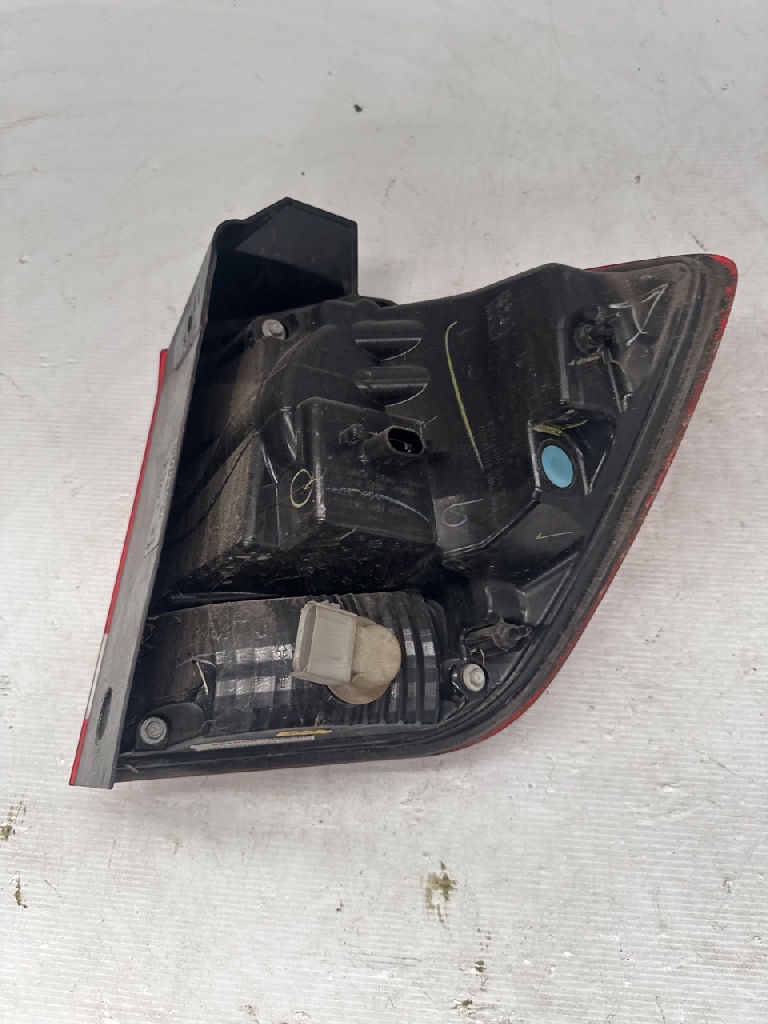 Lh Tail Light photo 2