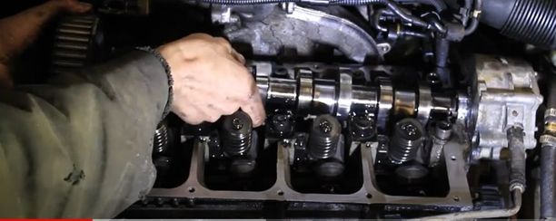 Inspecting and Replacing PD TDI camshaft -608a #7-