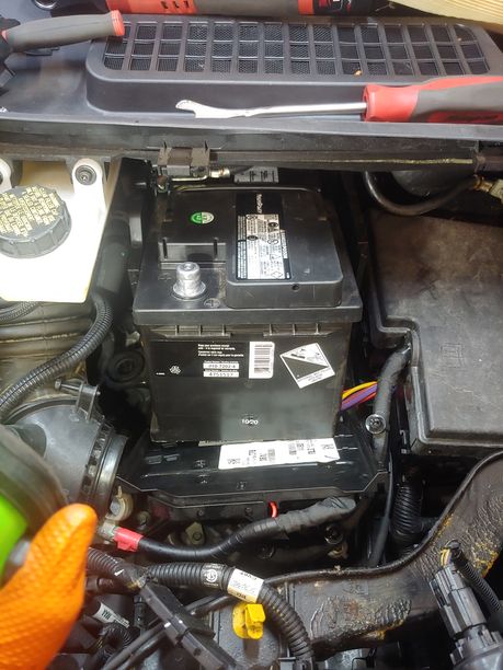 Changing the battery in a 2013 ford escape-d2f2 #13-