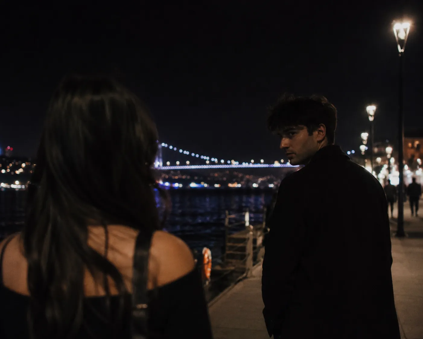 Gözlerinde Kayboldum - 1 bölüm: O Gece 🌌 bölüm görseli 2