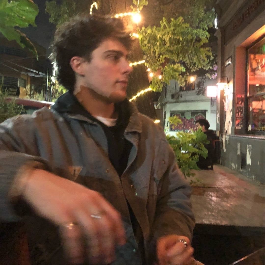 Murat - ALTINLA ONARILMIŞ KALPLER karakter görseli