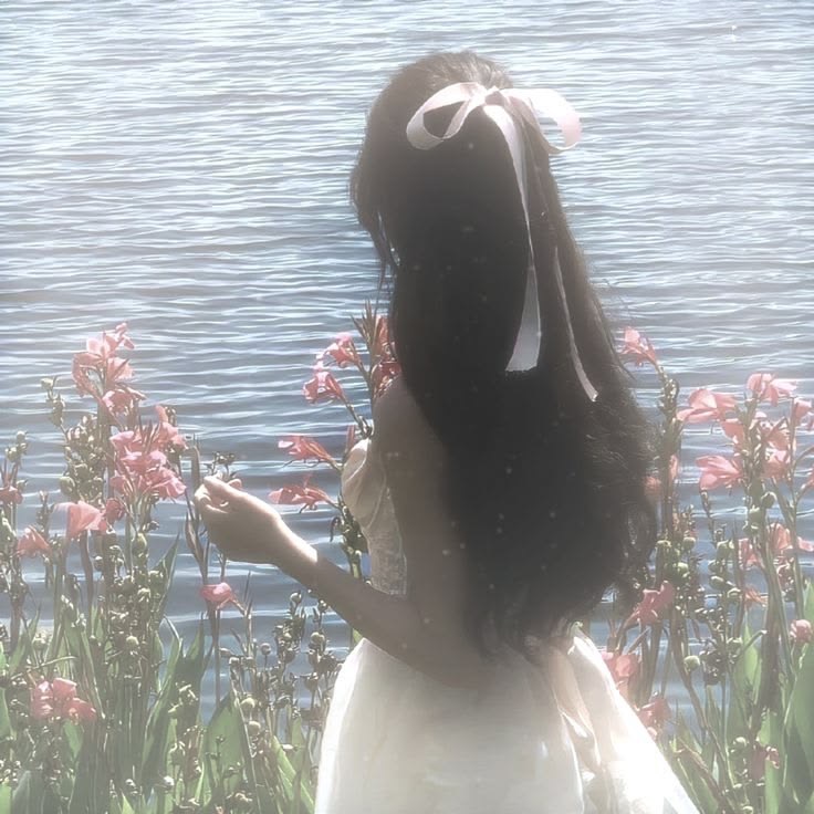 April Rosabell - Beyaz Kuğu karakter görseli