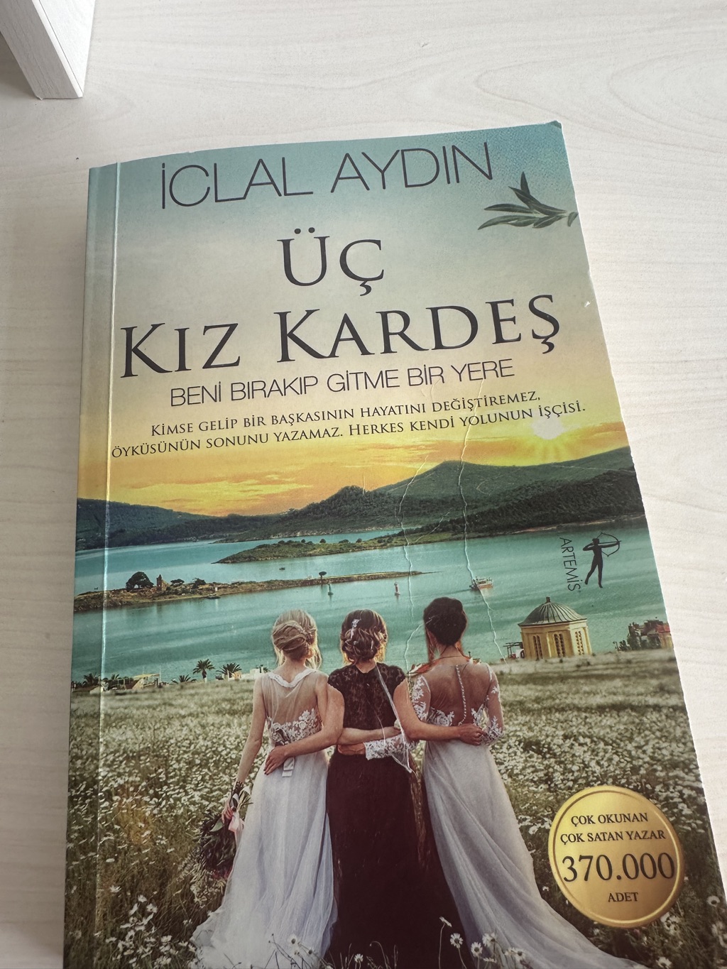 Üç kız kardeş – Merve Öz kitap kapağı