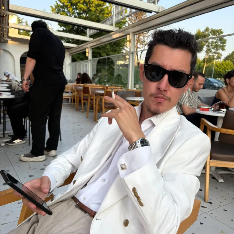 Efe Yenen WritePad yazar profil görseli