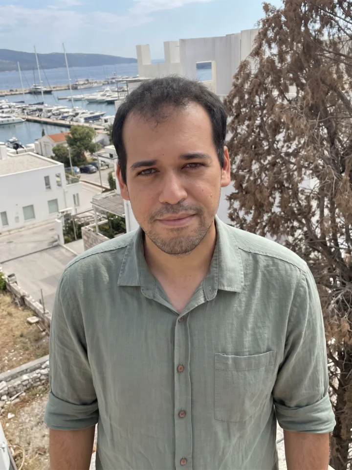 Ekrem Efe Özbek WritePad yazar profil görseli