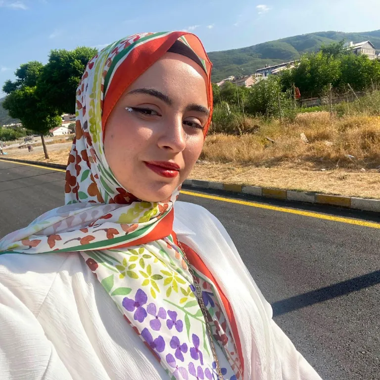 Rabia Şimşek WritePad yazar profil görseli