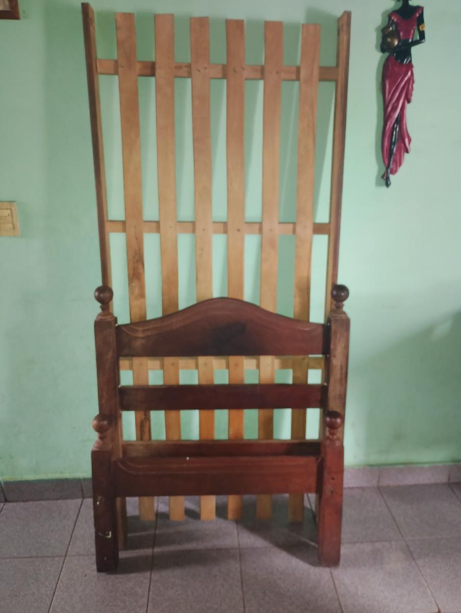 Cama de algarrobo de 1 plaza