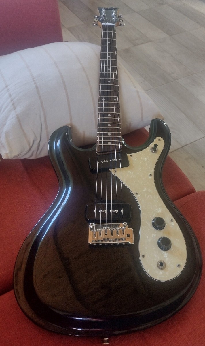 Guitarra aria diamond