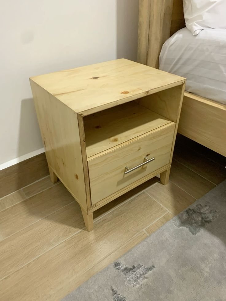 Mesa de luz de madera