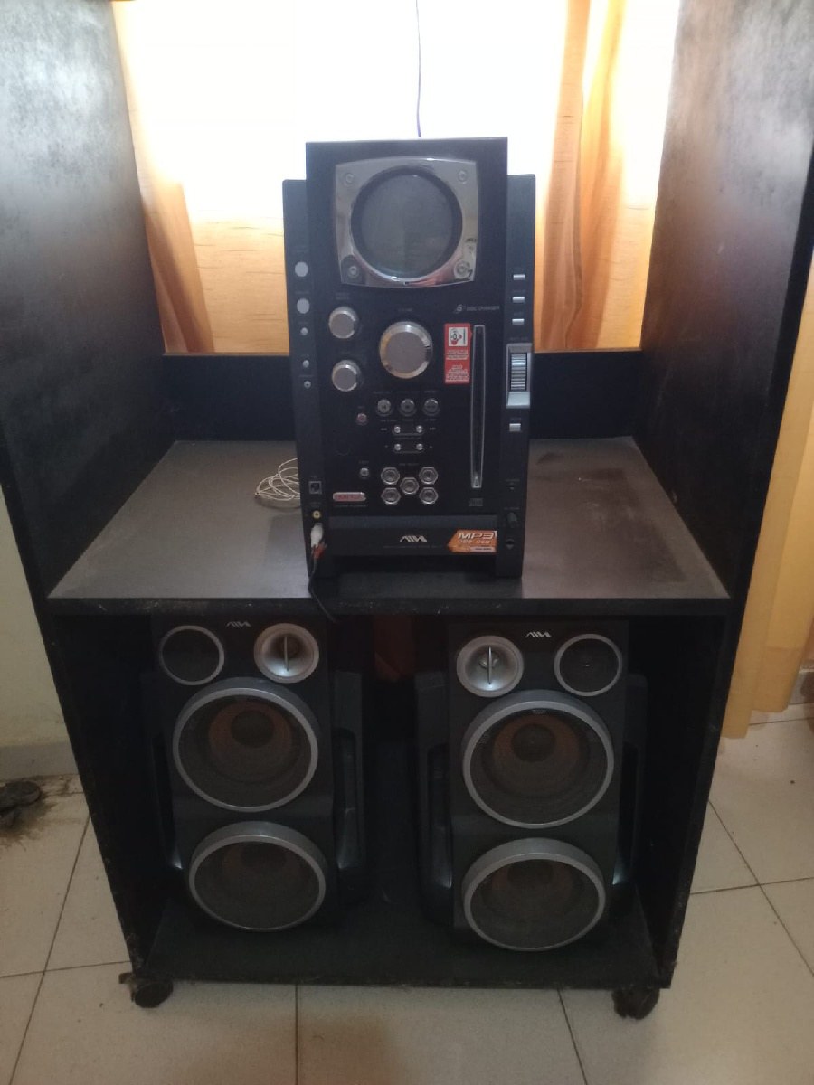 Equipo de música aiwa de 6 ohm