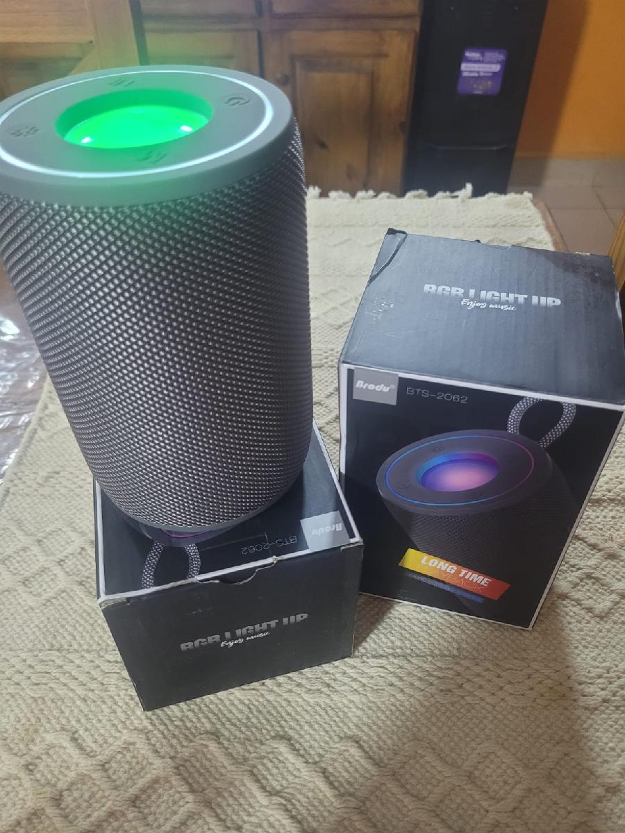 Parlante similar JBL