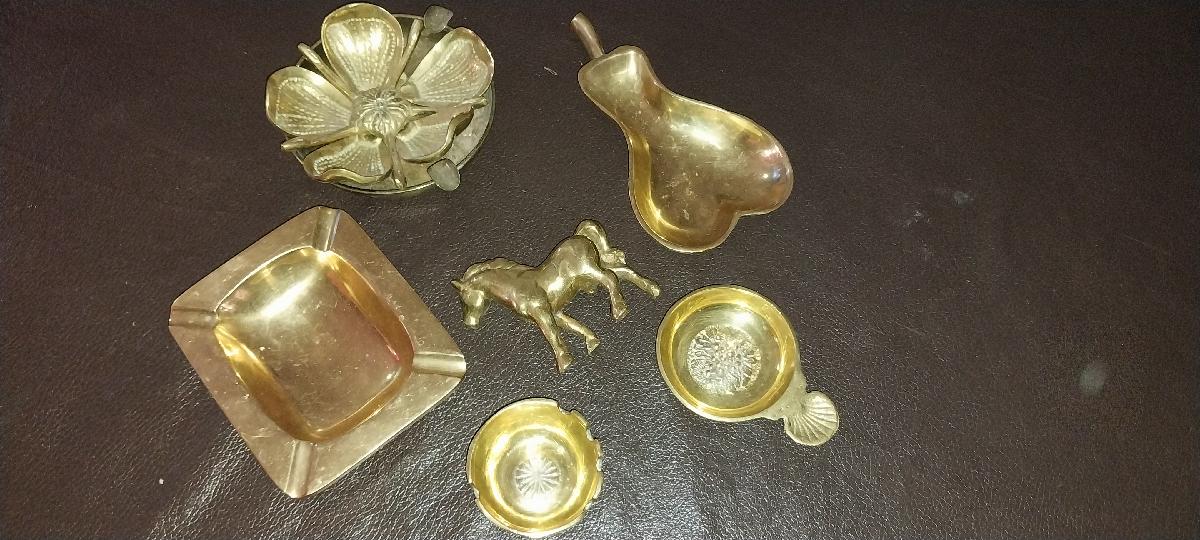 adornos de bronce