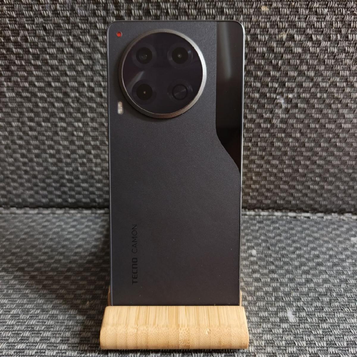 Tecno Camon 30 como nuevo