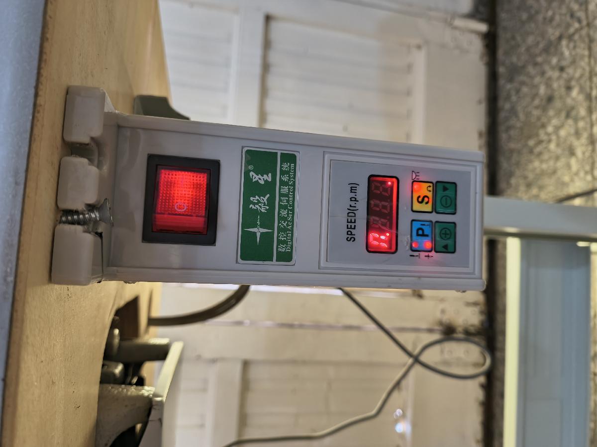 Máquina de Poste doble aguja Silverman S820D