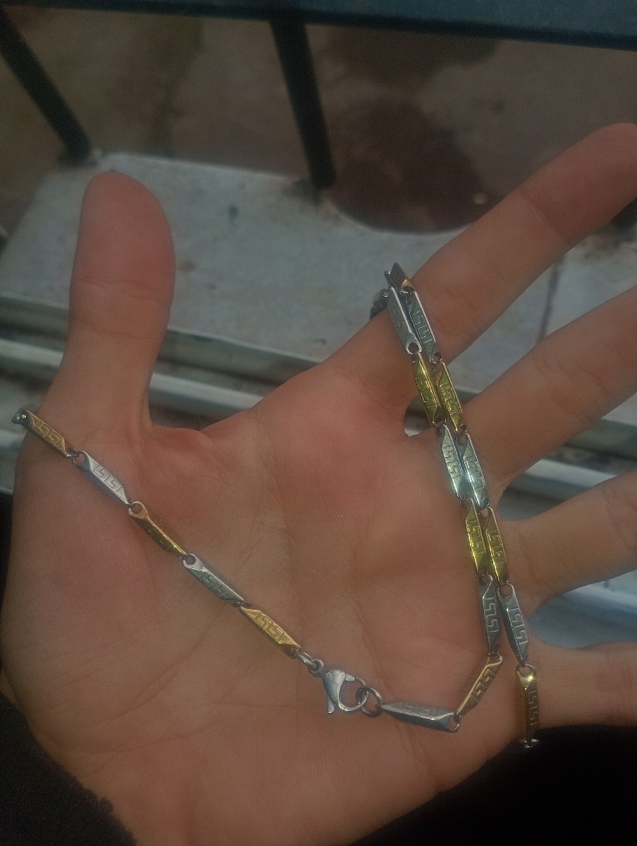 VENDO CADENA DE ORO Y PLATA YAYA SE PUEDE VER