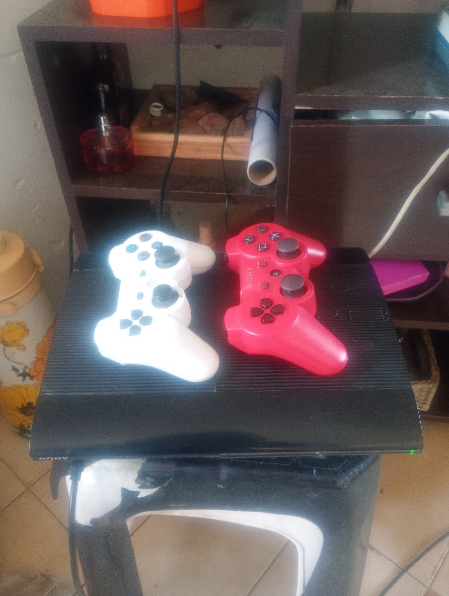 VENDO PLEY 3 IMPECABLE CON HEN Y 4 MANDOS YAYA EN 180