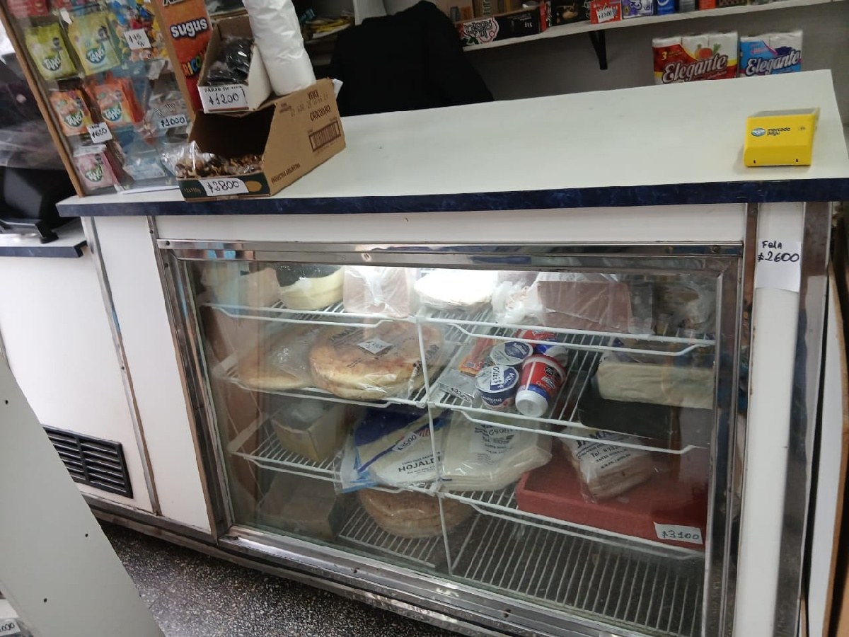 ***VENDO*** HELADERA MOSTRADOR Y AIRE 3200