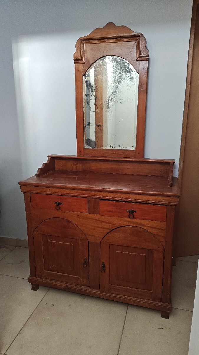 Cómoda Antigua