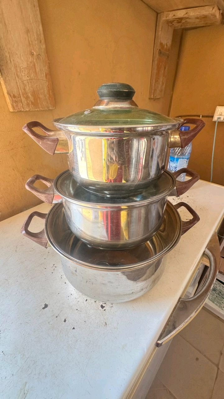 Set of stainless plates/pots