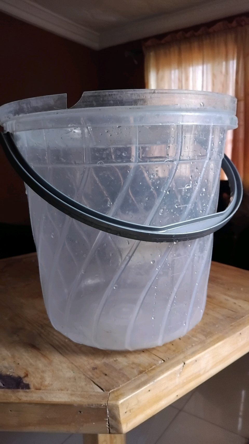 Plastic bucket
