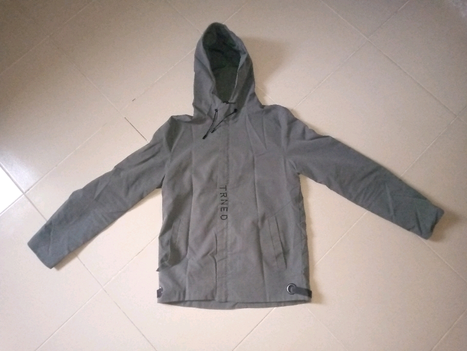 Green bumper jacket with hoodie