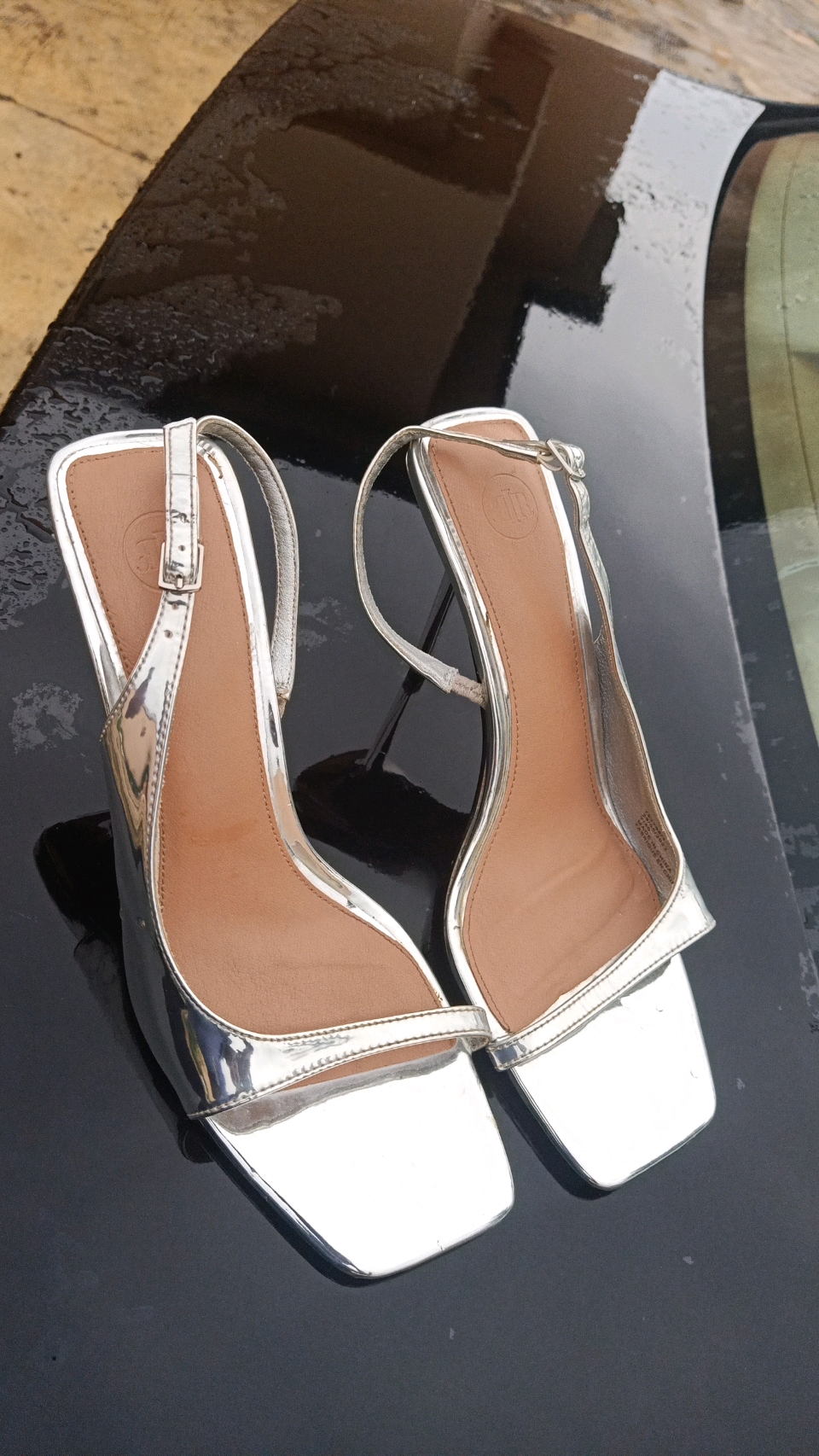 River island Silver heels. Delivery is on the Receiver please.