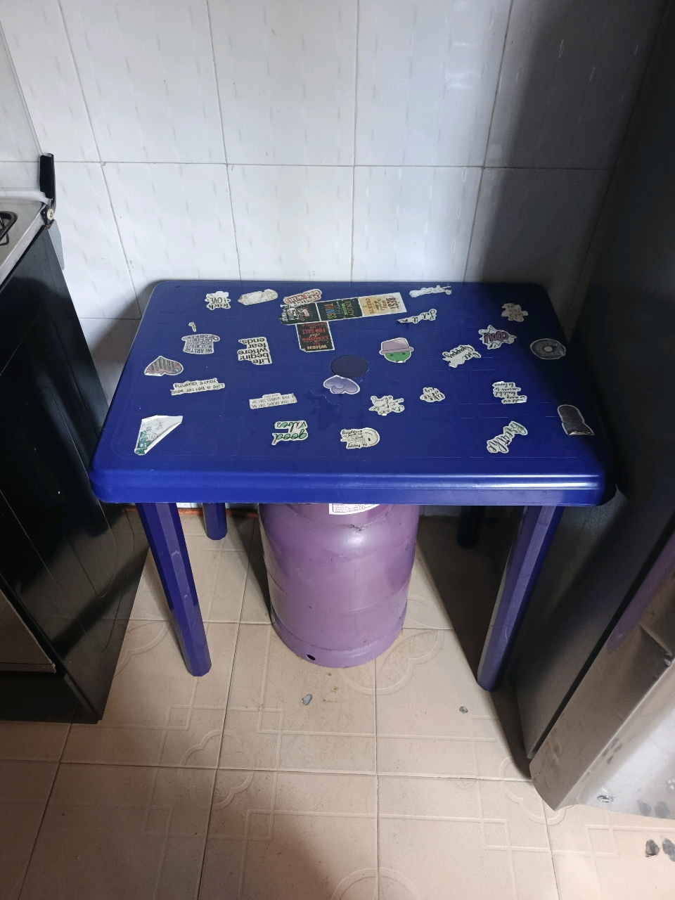Plastic table
