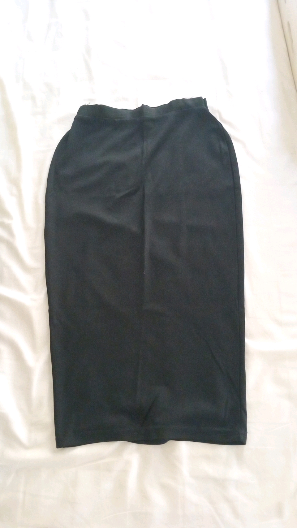 Black fitted skirt