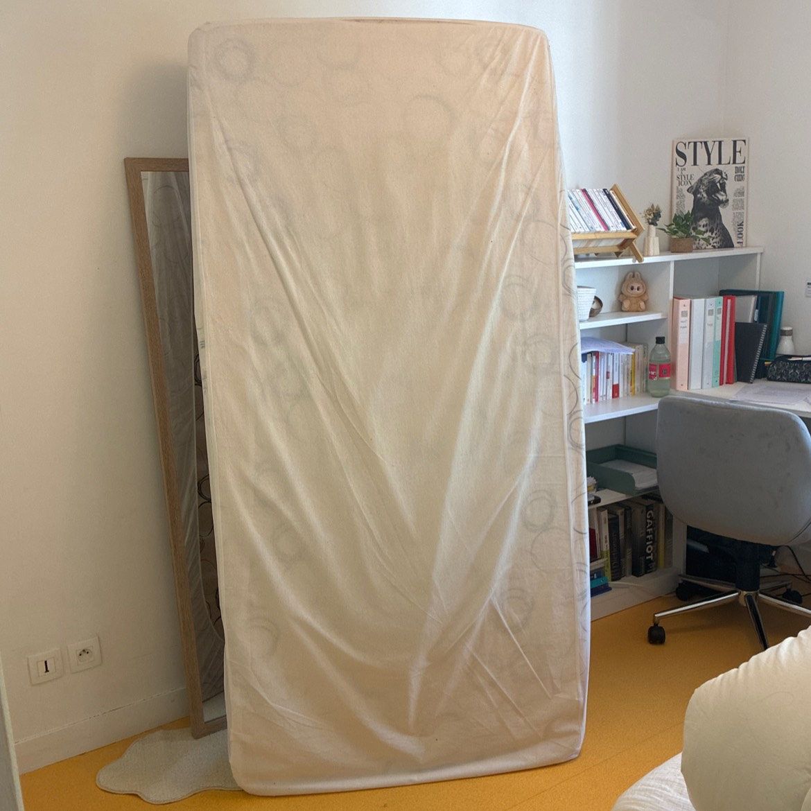 Matelas 1 place avec protège matelas 