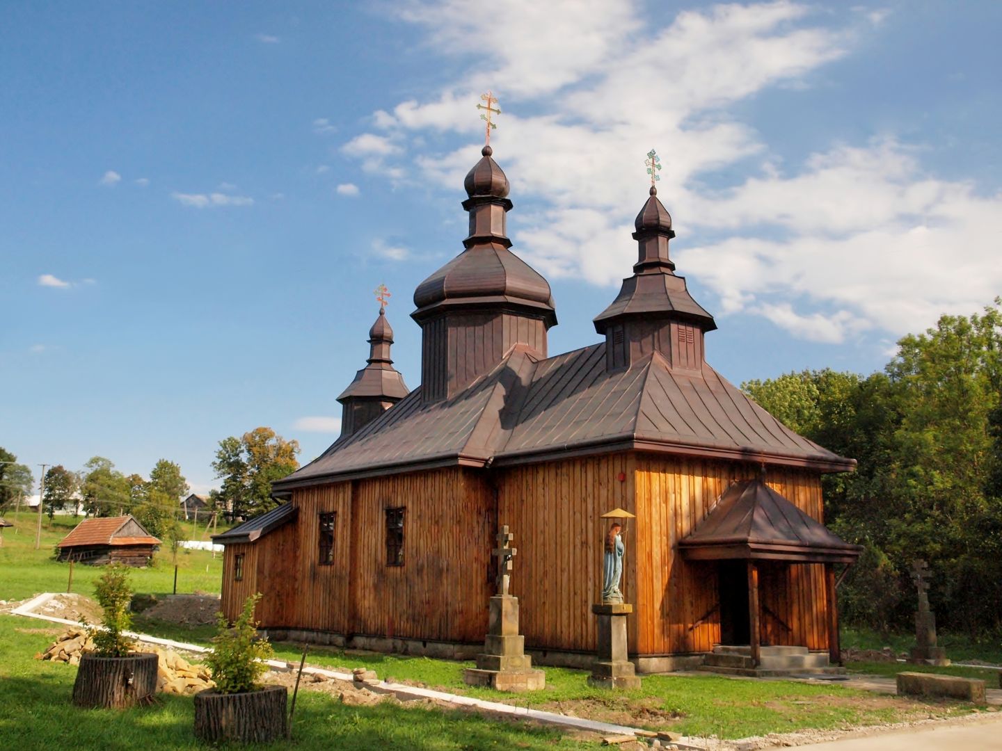 Cerkiew prawosławna z trzema wieżami