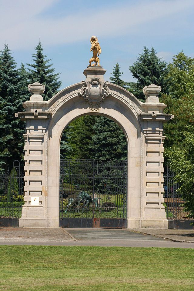 Entrance gate to the Zoo