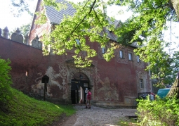 Building of the outer bailey with sgraffito decoration
