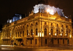 Pałac Izraela Poznańskiego nocą