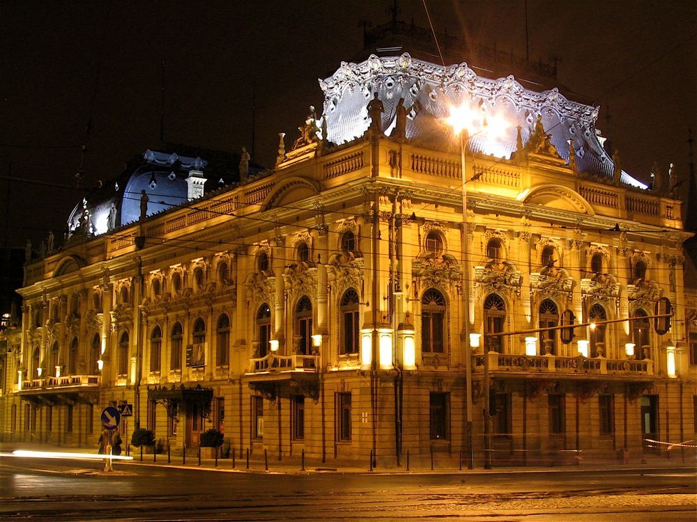 Izrael Poznanski's Palace at night