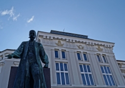 Pomnik Ignacego Łukasiewicza