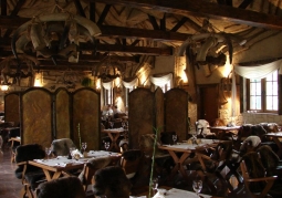Restauracja Jaskiniowa w JuraParku Solec