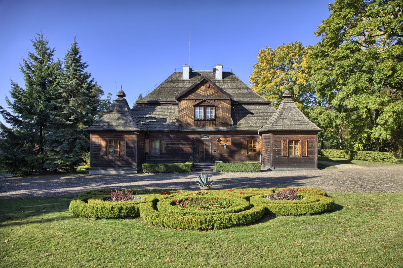 Ożarów, the court complex (Museum of Court Interiors)