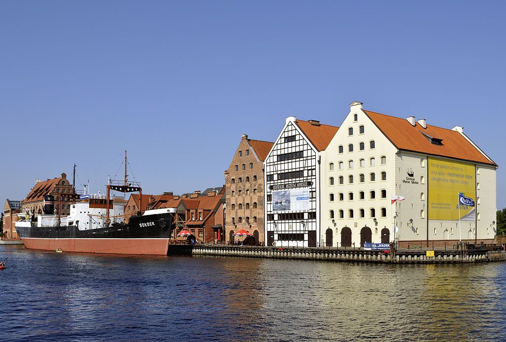 Granaries on Ołowianka and museum ship SS Sołdek