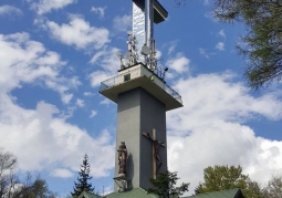 Cross with a viewing platform