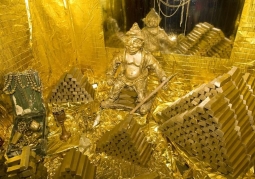 Exhibition full of gold