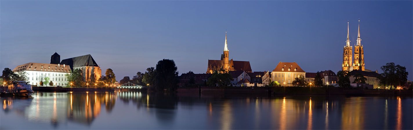 Ostrów Tumski at night