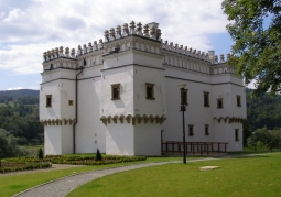 Gładyszów fortified manor house - Szymbark