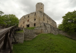 Wjazd do zamku Lipowiec