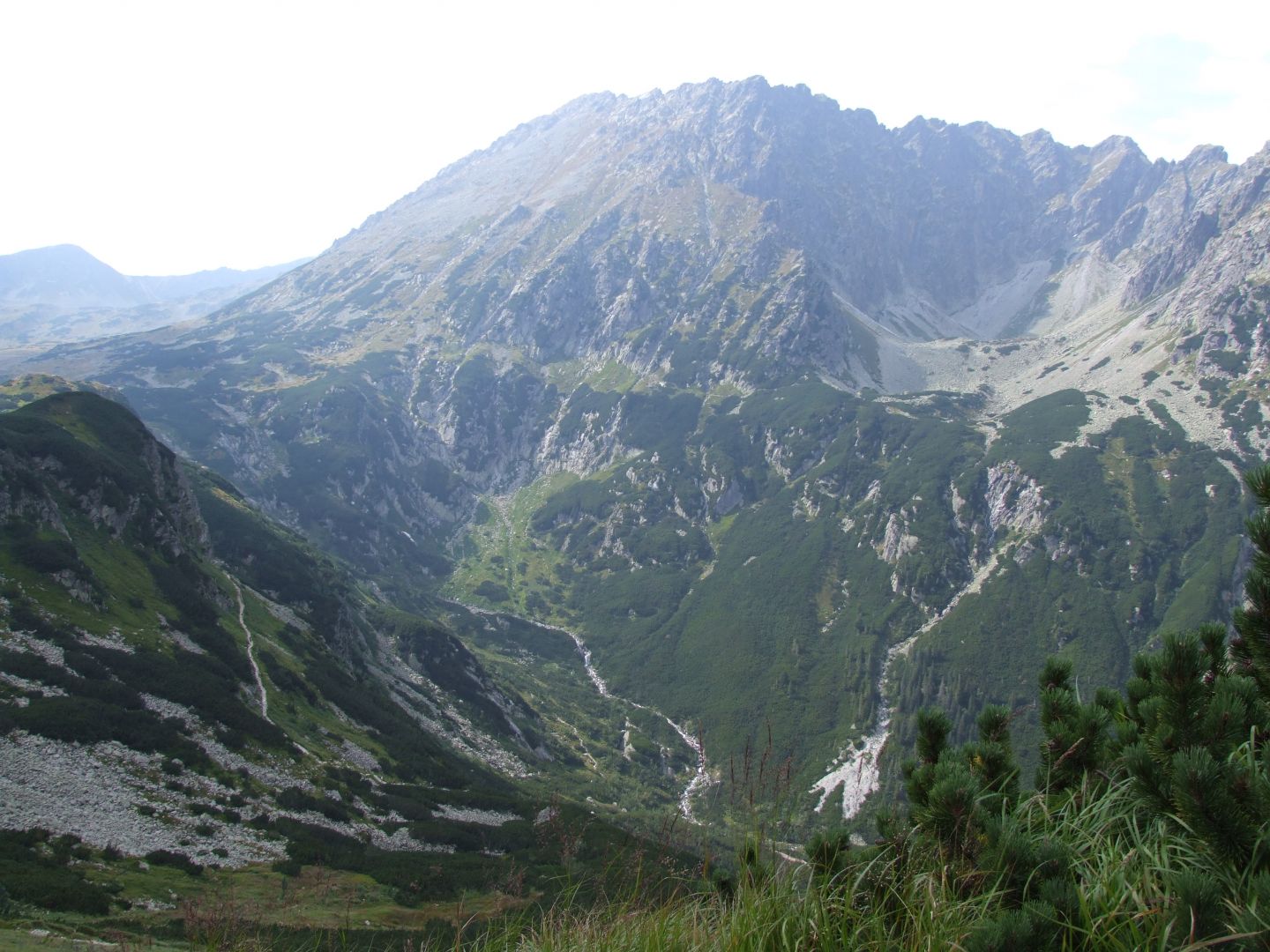 The Roztoki Valley seen from the trail to Morskie Oko