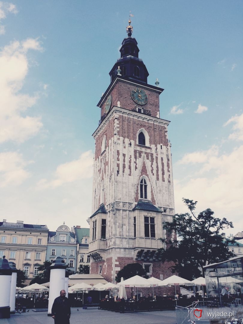 Wieża ratuszowa w krakowskim rynku